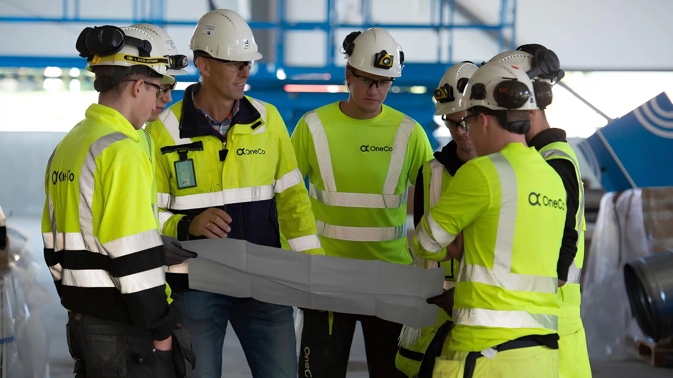 Montører planlegger et prosjekt – B2B-bedrifter på Forus
